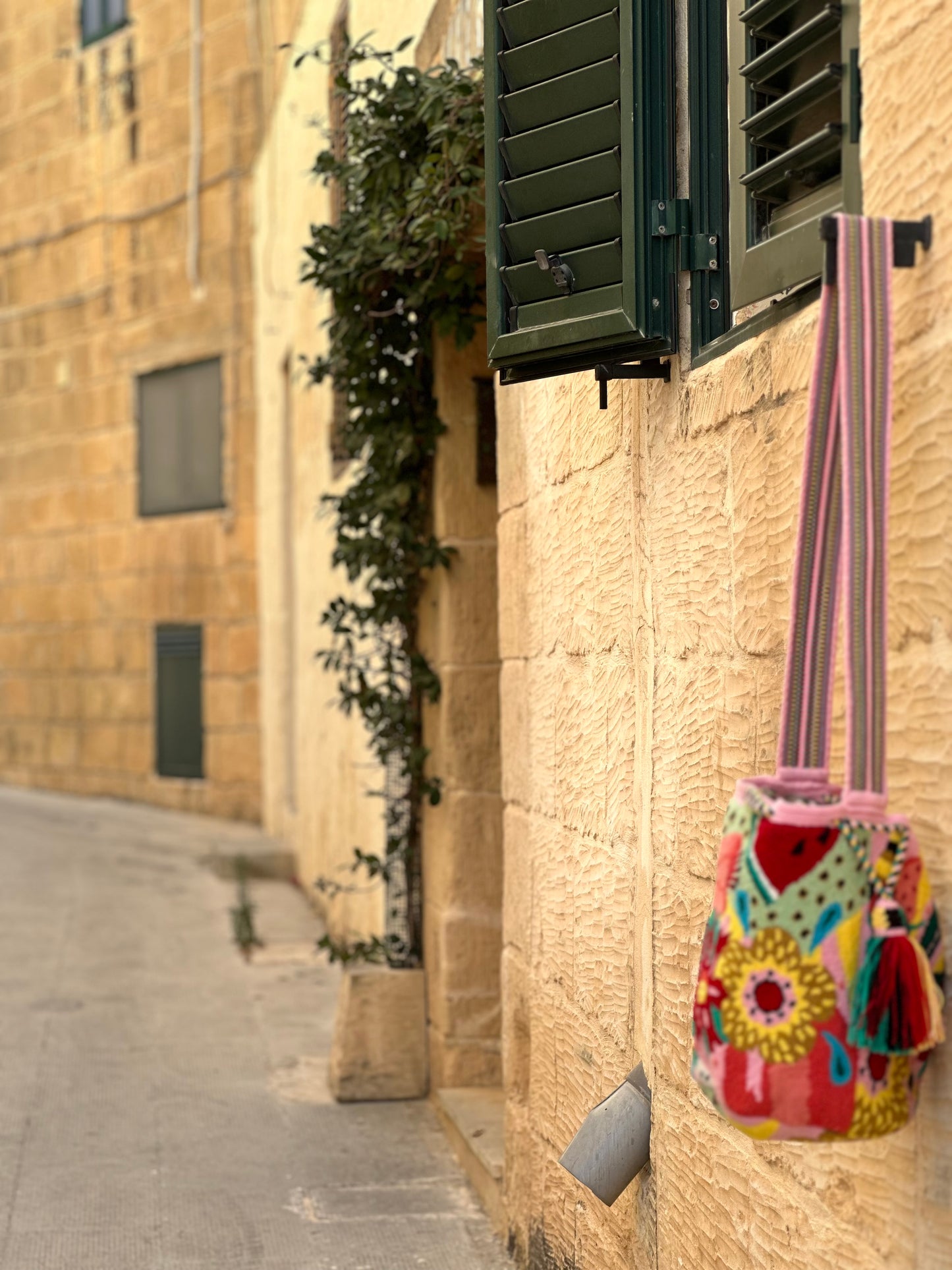 Flower Embroidered Tapestry Handbag