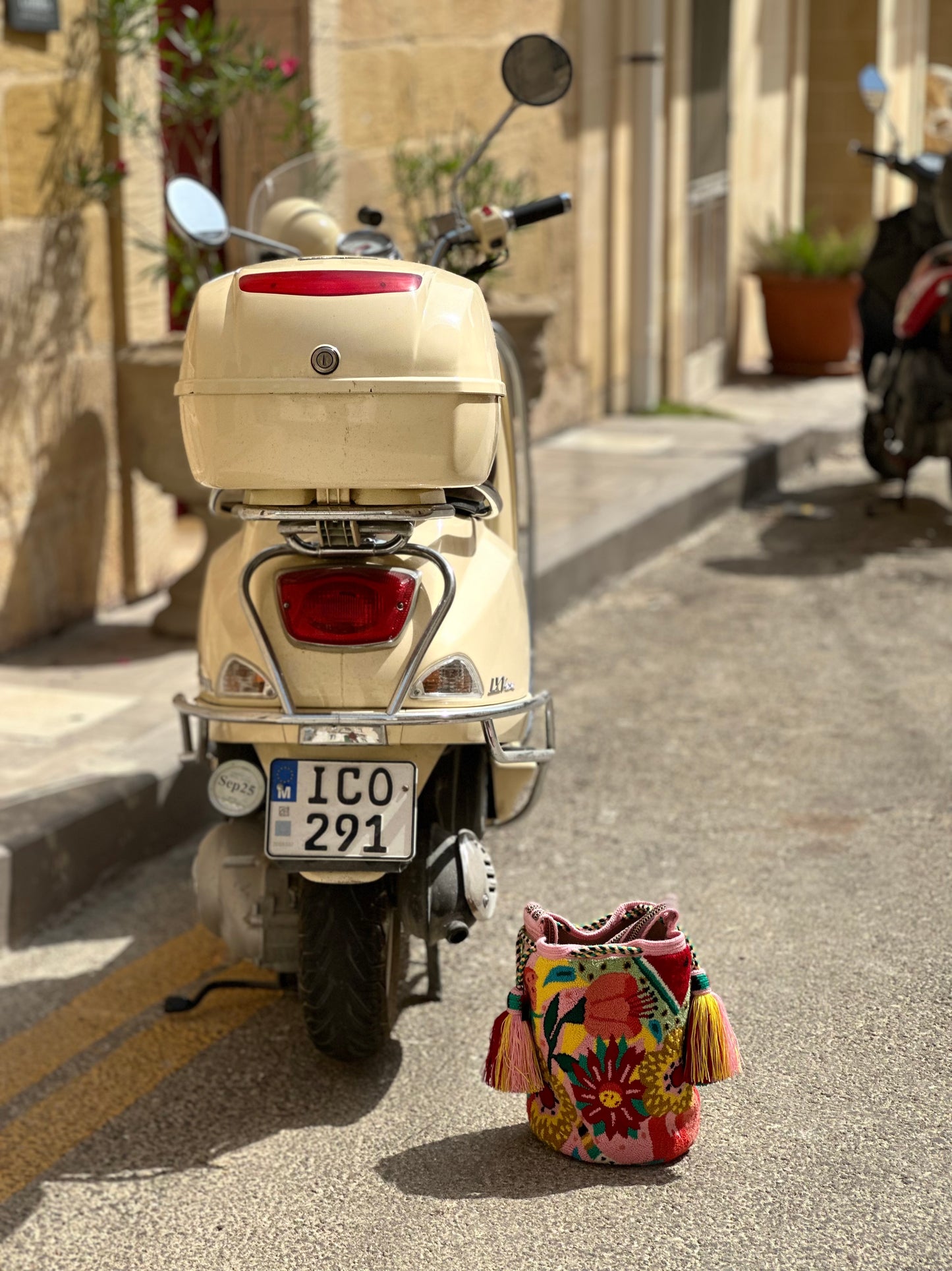 Flower Embroidered Tapestry Handbag